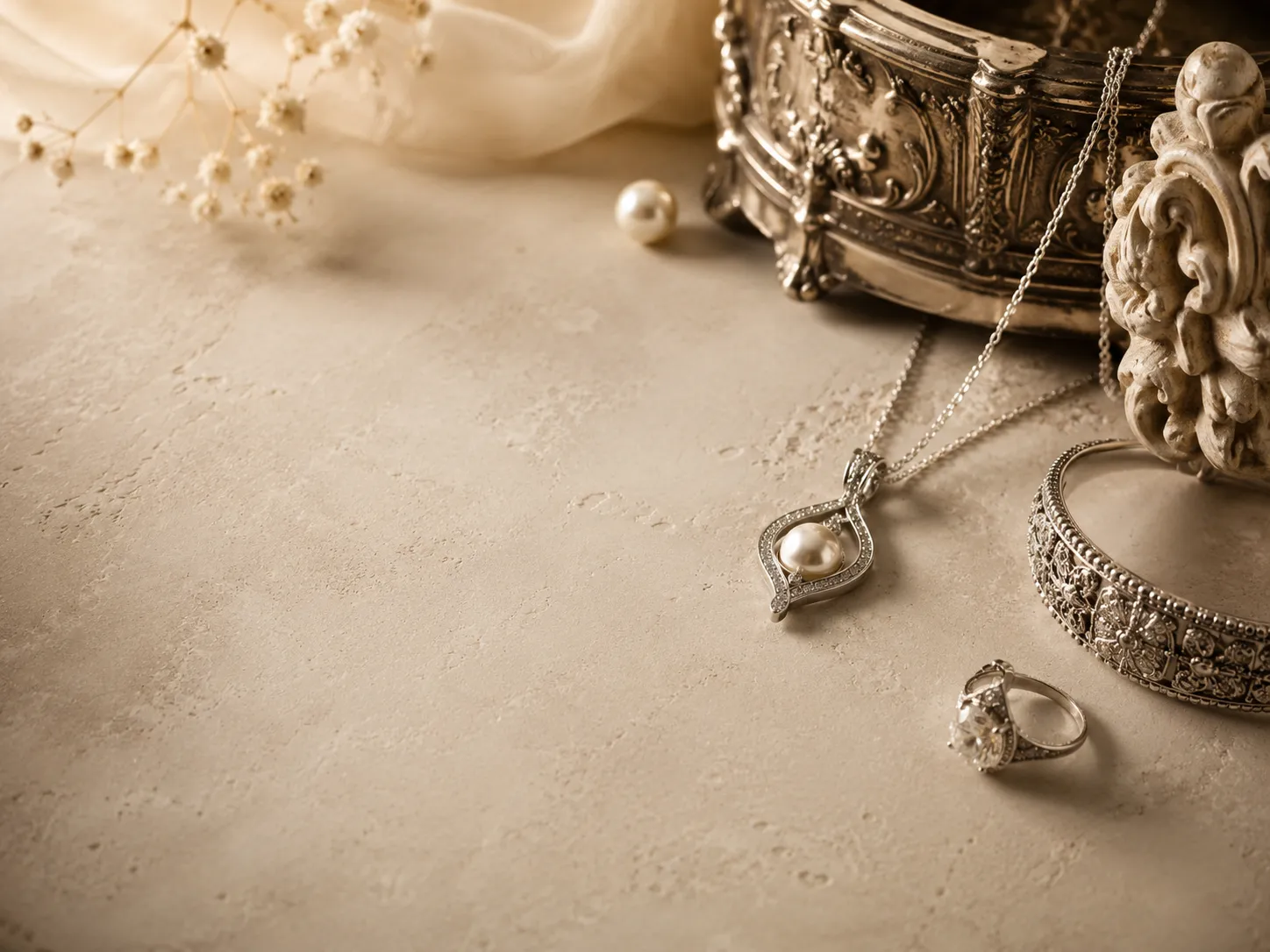 Jewellery & Antiques